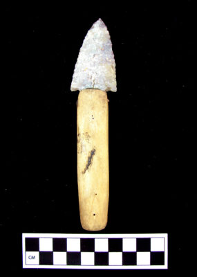 Hafted knife with mottled chert blade and wooden handle from Grand Gulch, Utah, collected by Charles McLoyd and Charles Cary Graham in 1890-1891 as part of the Reverend Green Collection. Courtesy of the Field Museum of Natural History, Chicago, catalog number 121.21451.